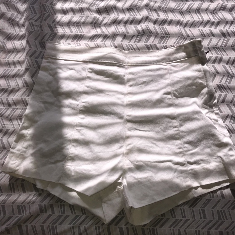 White highwaist shorts